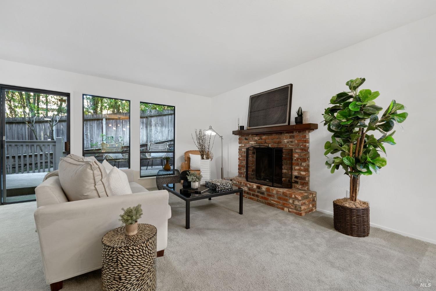 Detail Gallery Image 12 of 31 For 76 Corte Real Unkn, Greenbrae,  CA 94904 - 2 Beds | 1/1 Baths