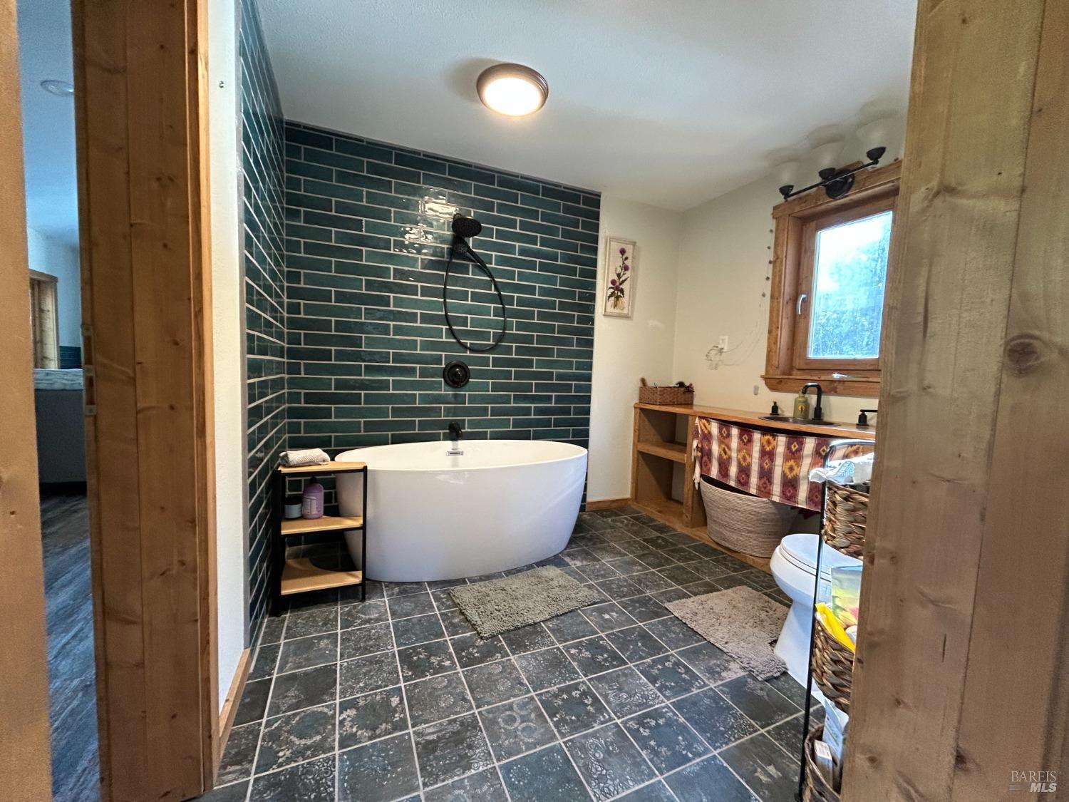 Detail Gallery Image 20 of 36 For 34620 Eureka Hill Rd, Point Arena,  CA 95468 - 1 Beds | 1/1 Baths