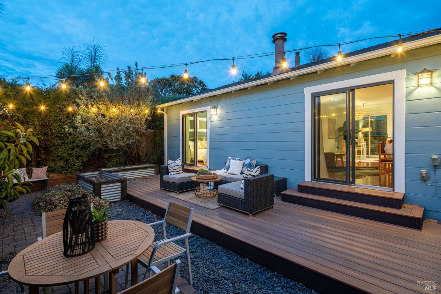 Detail Gallery Image 1 of 1 For 2333 10th St a,  Berkeley,  CA 94710 - 2 Beds | 1 Baths