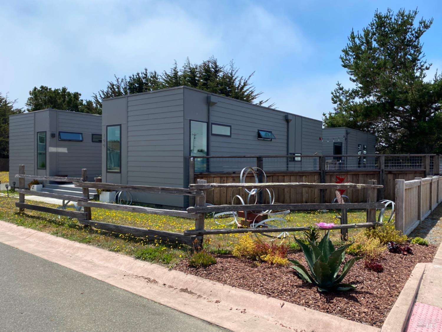Detail Gallery Image 1 of 1 For 100 Snug Harbor Pl, Fort Bragg,  CA 95437 - 4 Beds | 3 Baths
