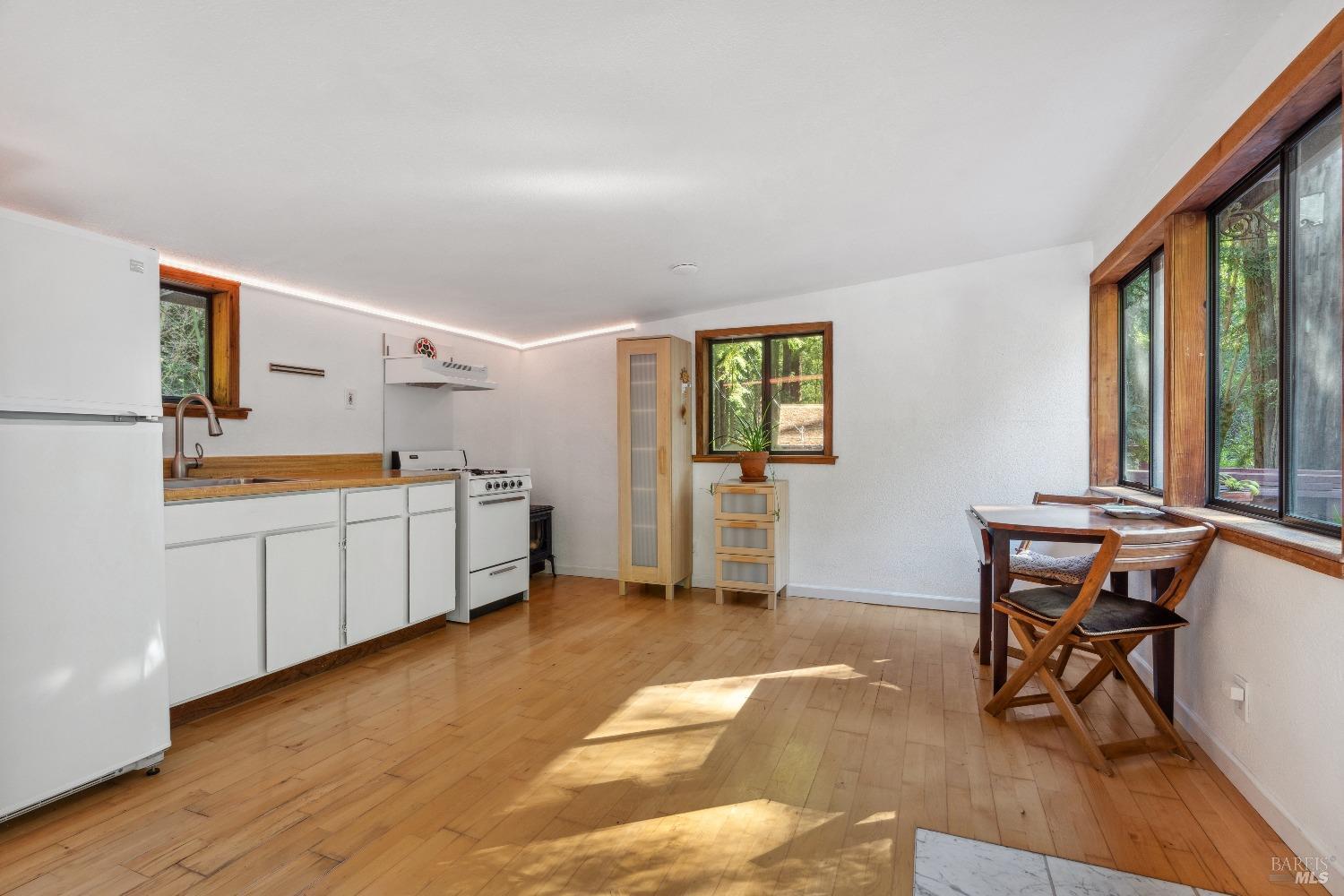 Detail Gallery Image 10 of 25 For 2 Wildwood Ln, Cazadero,  CA 95421 - 1 Beds | 2 Baths