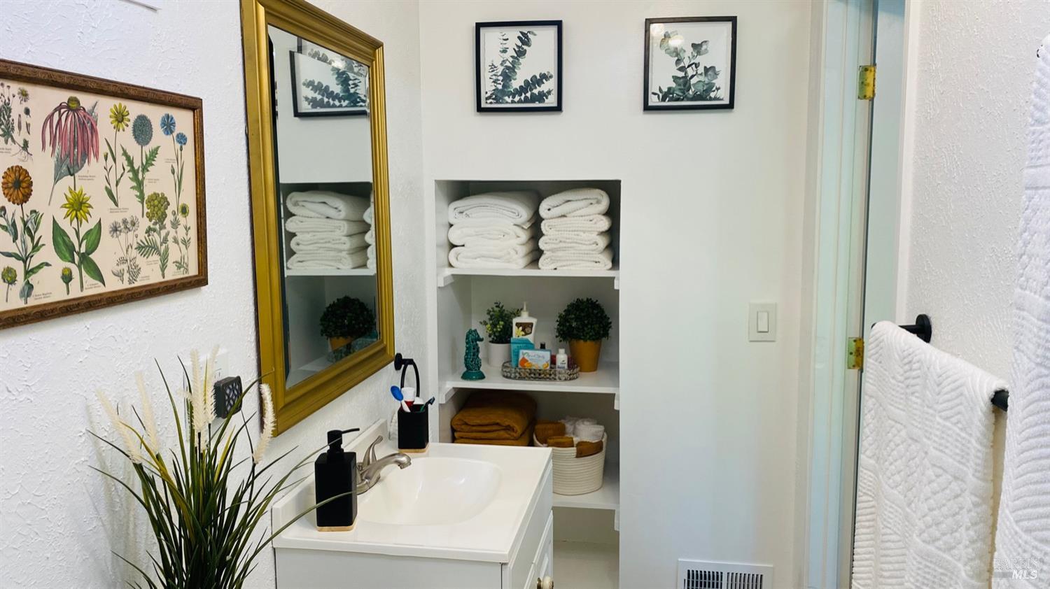 Detail Gallery Image 16 of 43 For 6185 Cazadero Hwy, Cazadero,  CA 95421 - 3 Beds | 2/1 Baths