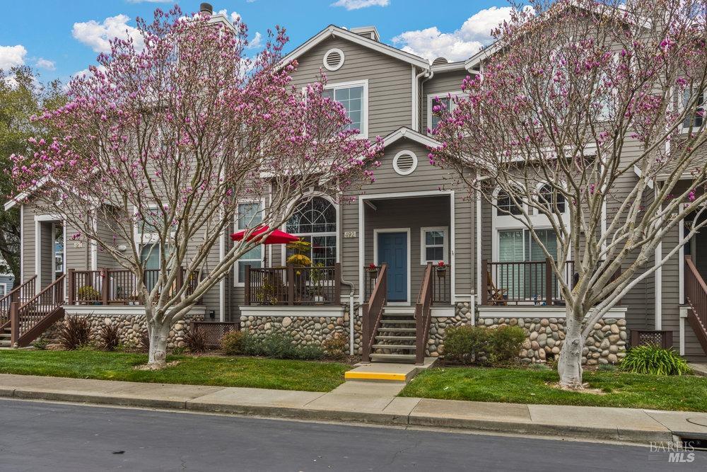Detail Gallery Image 1 of 1 For 492 E E St, Benicia,  CA 94510 - 3 Beds | 2/1 Baths
