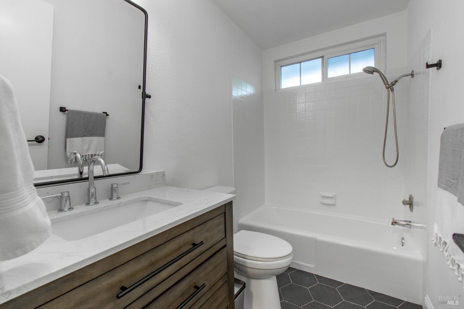 Oakmeade Court, Vacaville, California image 33