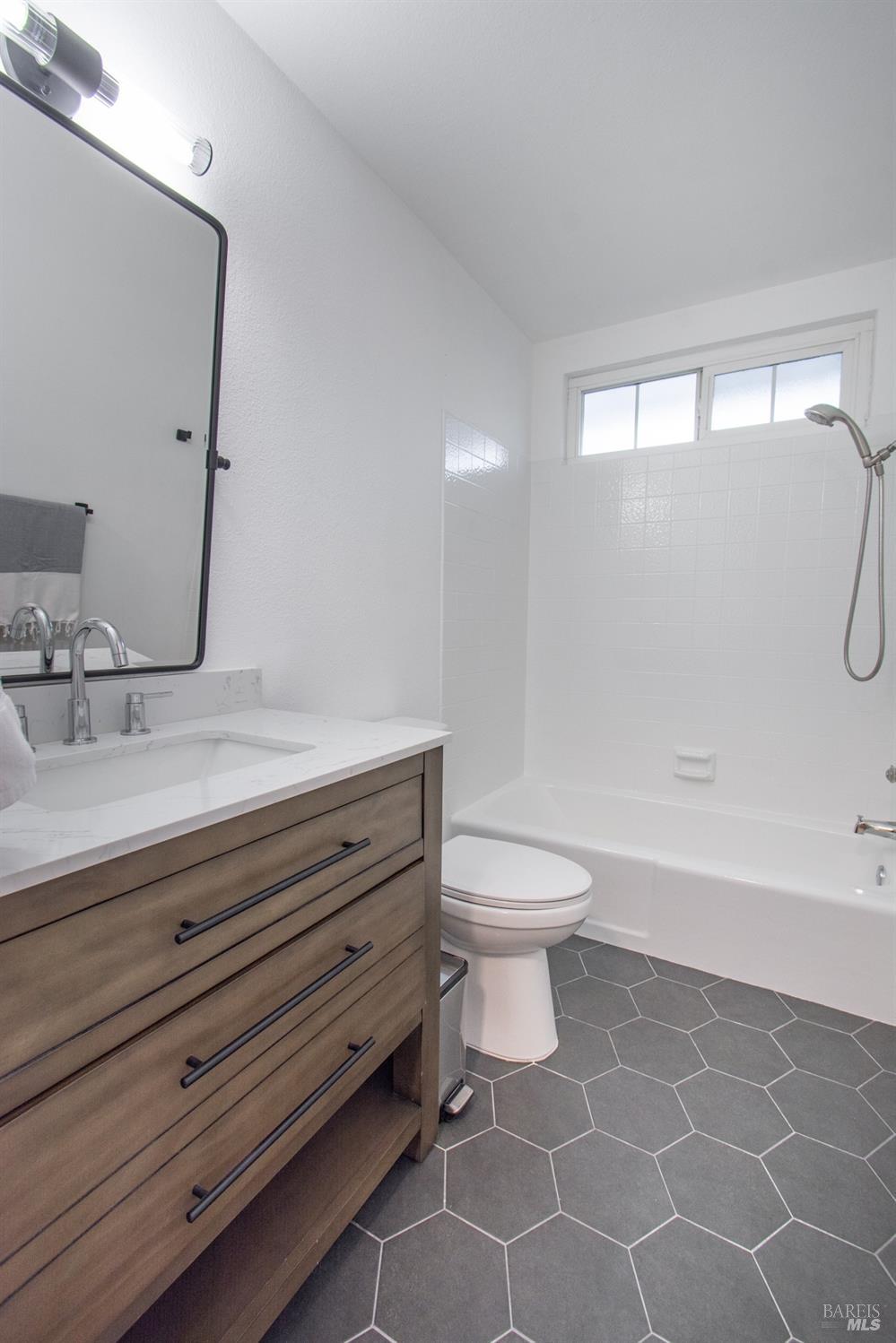 Oakmeade Court, Vacaville, California image 34
