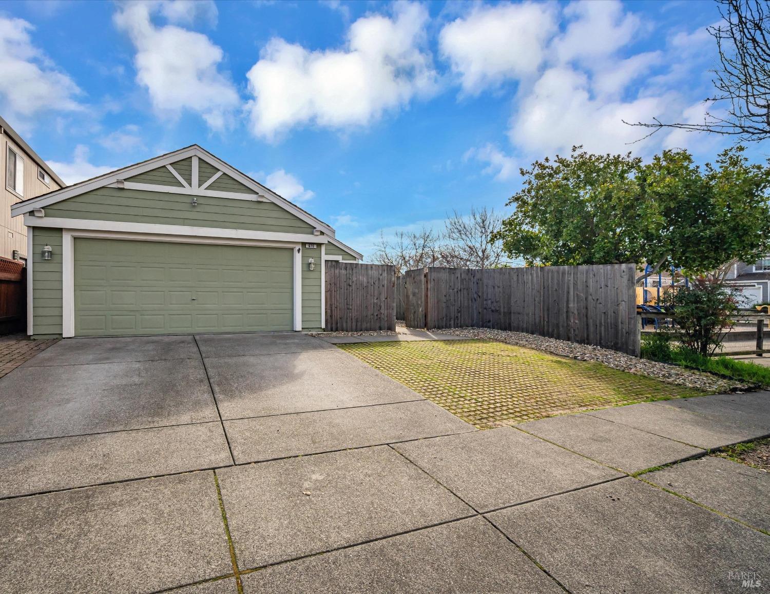 Detail Gallery Image 1 of 1 For 676 Powderhorn Ave, Santa Rosa,  CA 95407 - 3 Beds | 2 Baths