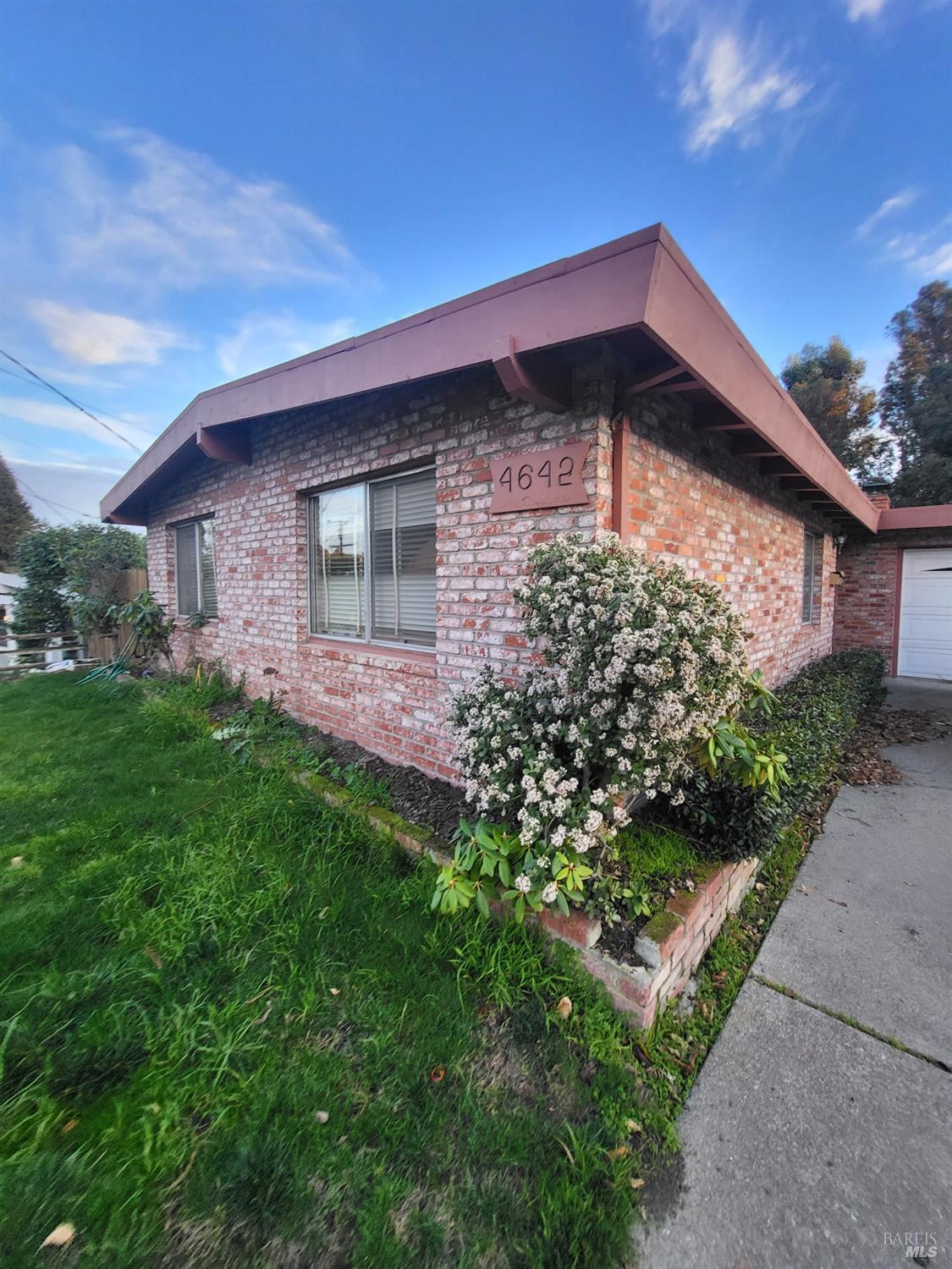 Detail Gallery Image 1 of 1 For 4642 Whitesands Ct, El Sobrante,  CA 94803 - 3 Beds | 2 Baths