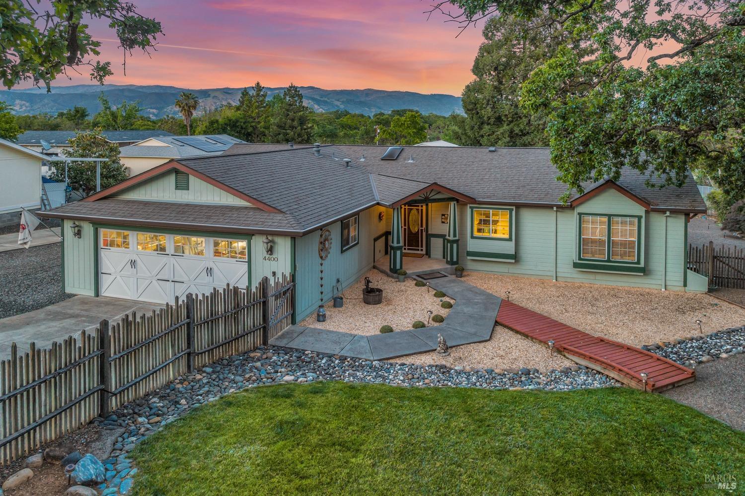 Detail Gallery Image 1 of 1 For 4400 Oak Ave, Lakeport,  CA 95453 - 3 Beds | 2 Baths