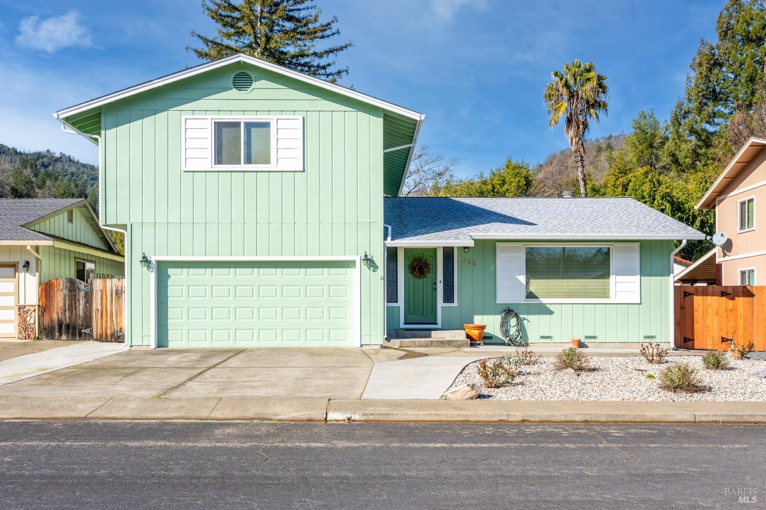 Detail Gallery Image 1 of 30 For 1344 Laurel Ave, Ukiah,  CA 95482 - 3 Beds | 2/1 Baths