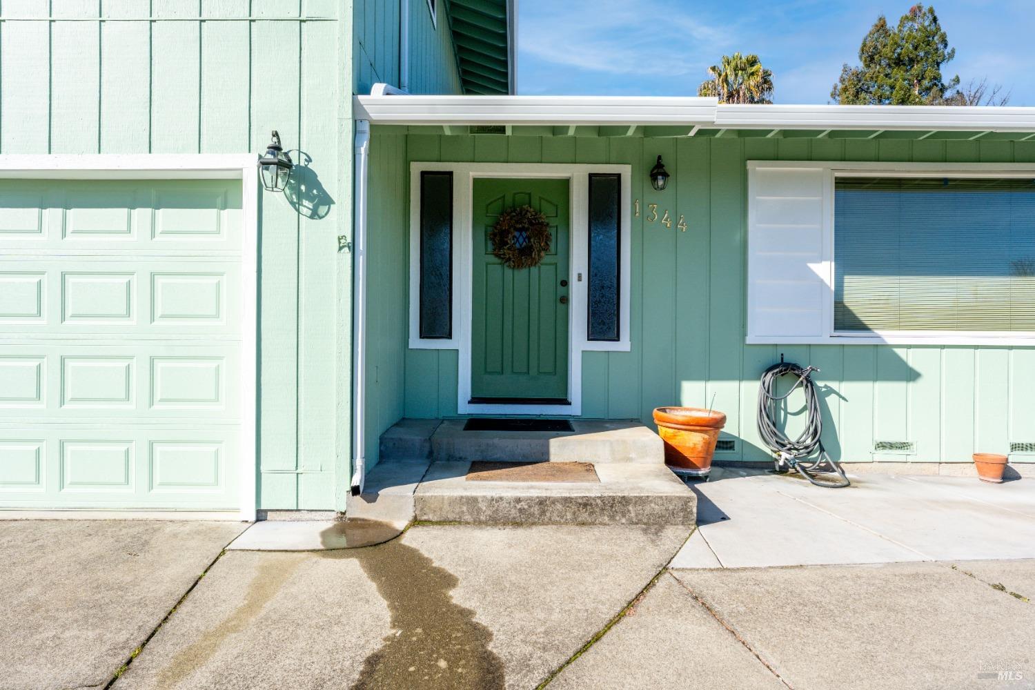 Detail Gallery Image 3 of 30 For 1344 Laurel Ave, Ukiah,  CA 95482 - 3 Beds | 2/1 Baths