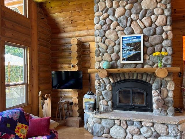 Detail Gallery Image 4 of 44 For 30 Marigold Ln, Forestville,  CA 95436 - 2 Beds | 2 Baths