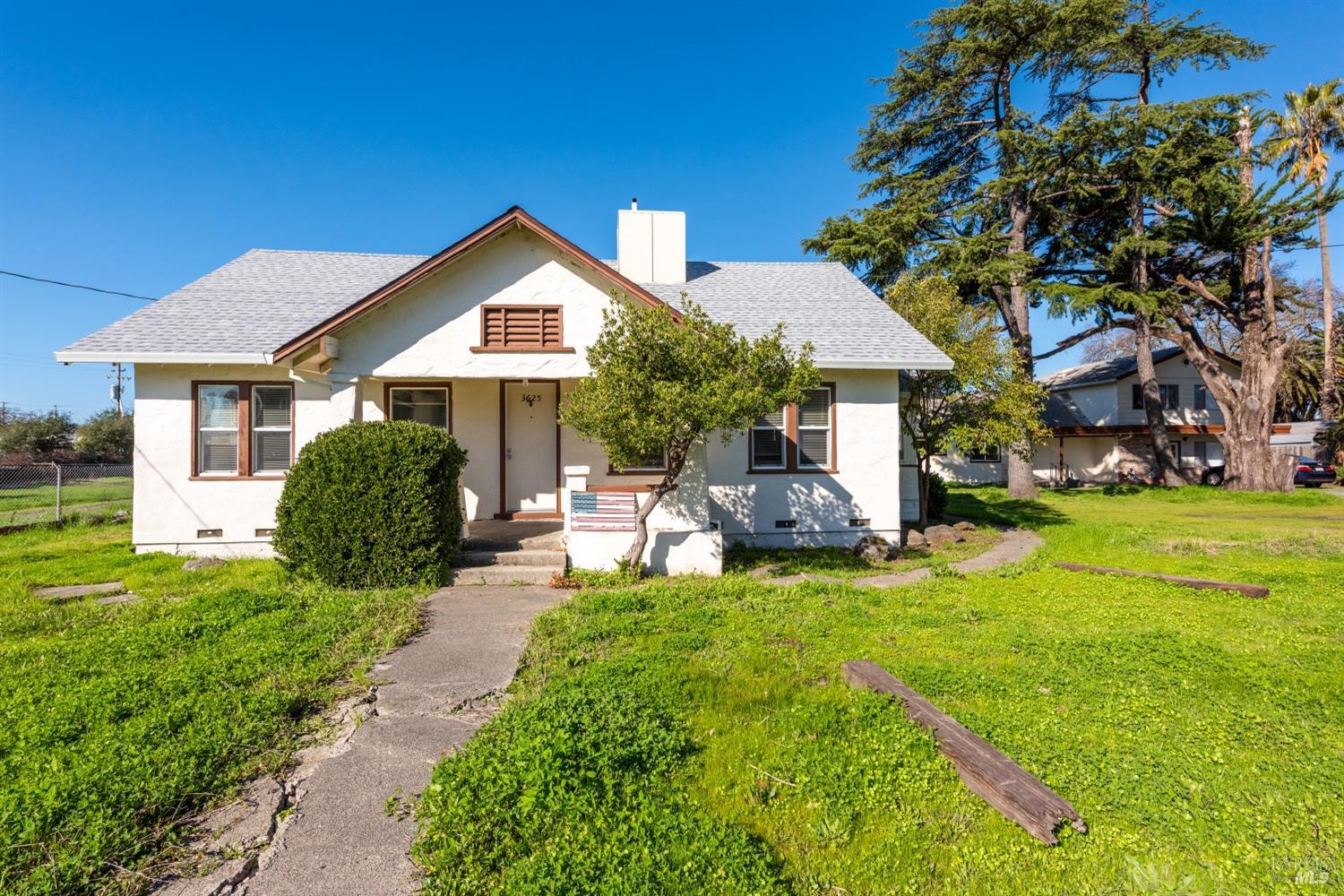 Detail Gallery Image 1 of 1 For 3625 Fulton Rd, Santa Rosa,  CA 95403 - 5 Beds | 4 Baths