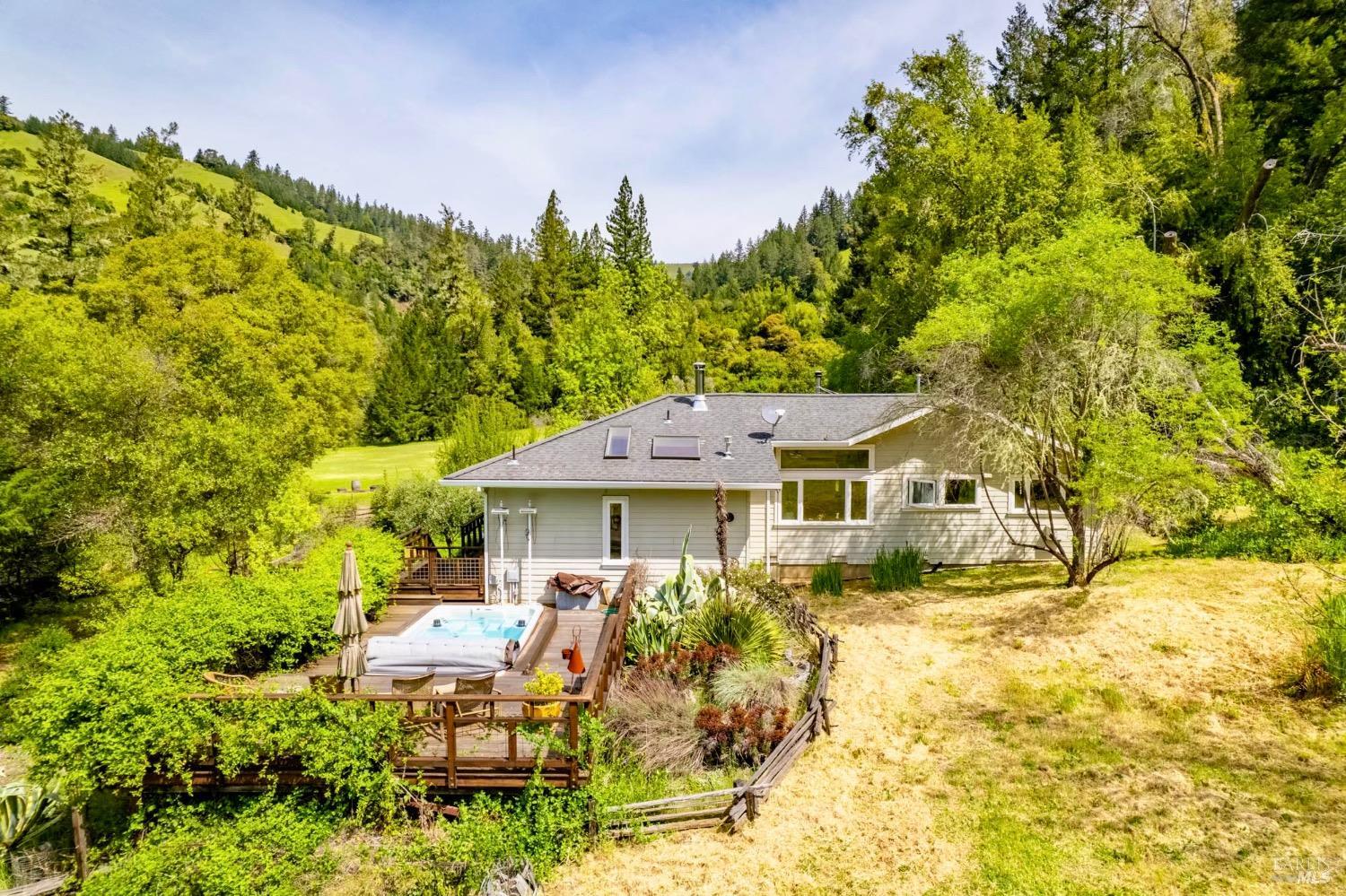 Detail Gallery Image 25 of 43 For 17555 Indian Creek Rd, Philo,  CA 95466 - 2 Beds | 2 Baths