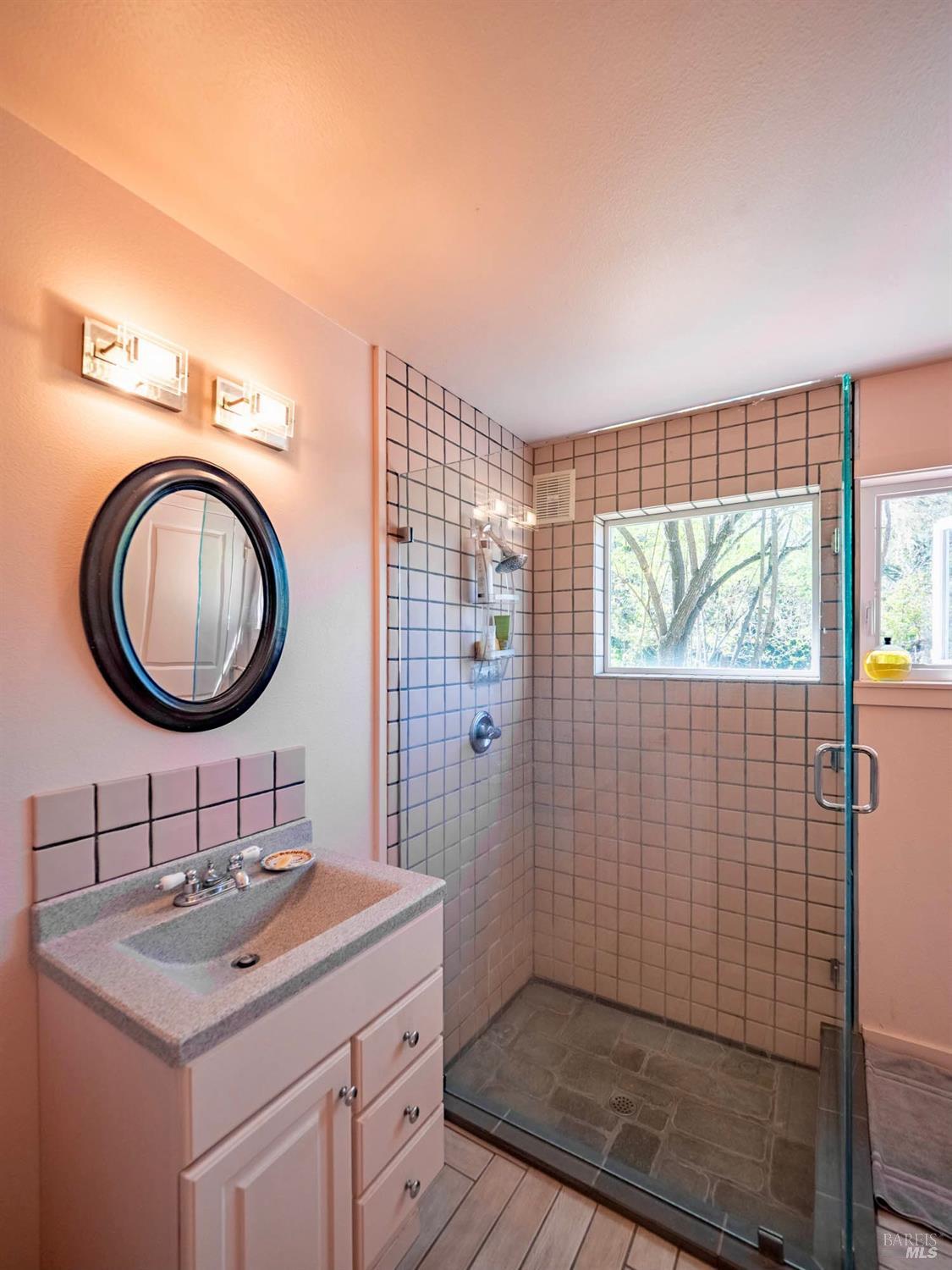 Detail Gallery Image 18 of 43 For 17555 Indian Creek Rd, Philo,  CA 95466 - 2 Beds | 2 Baths