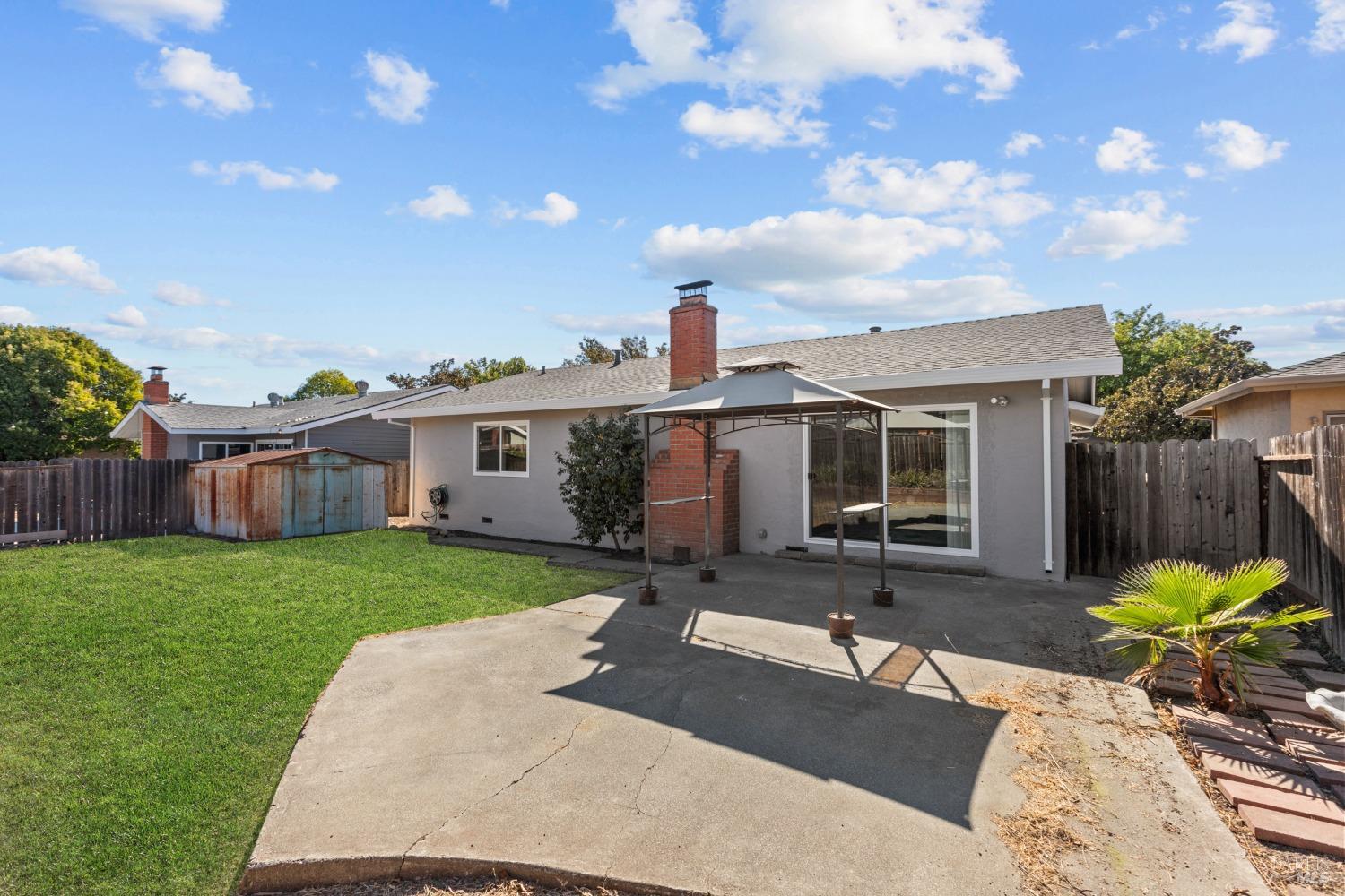 Begonia Boulevard, Fairfield, California image 24
