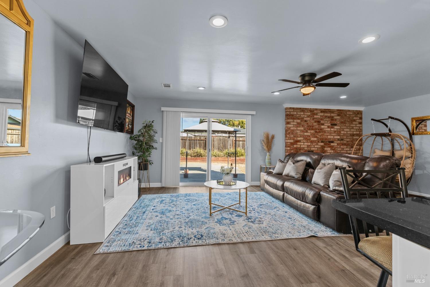 Begonia Boulevard, Fairfield, California image 10