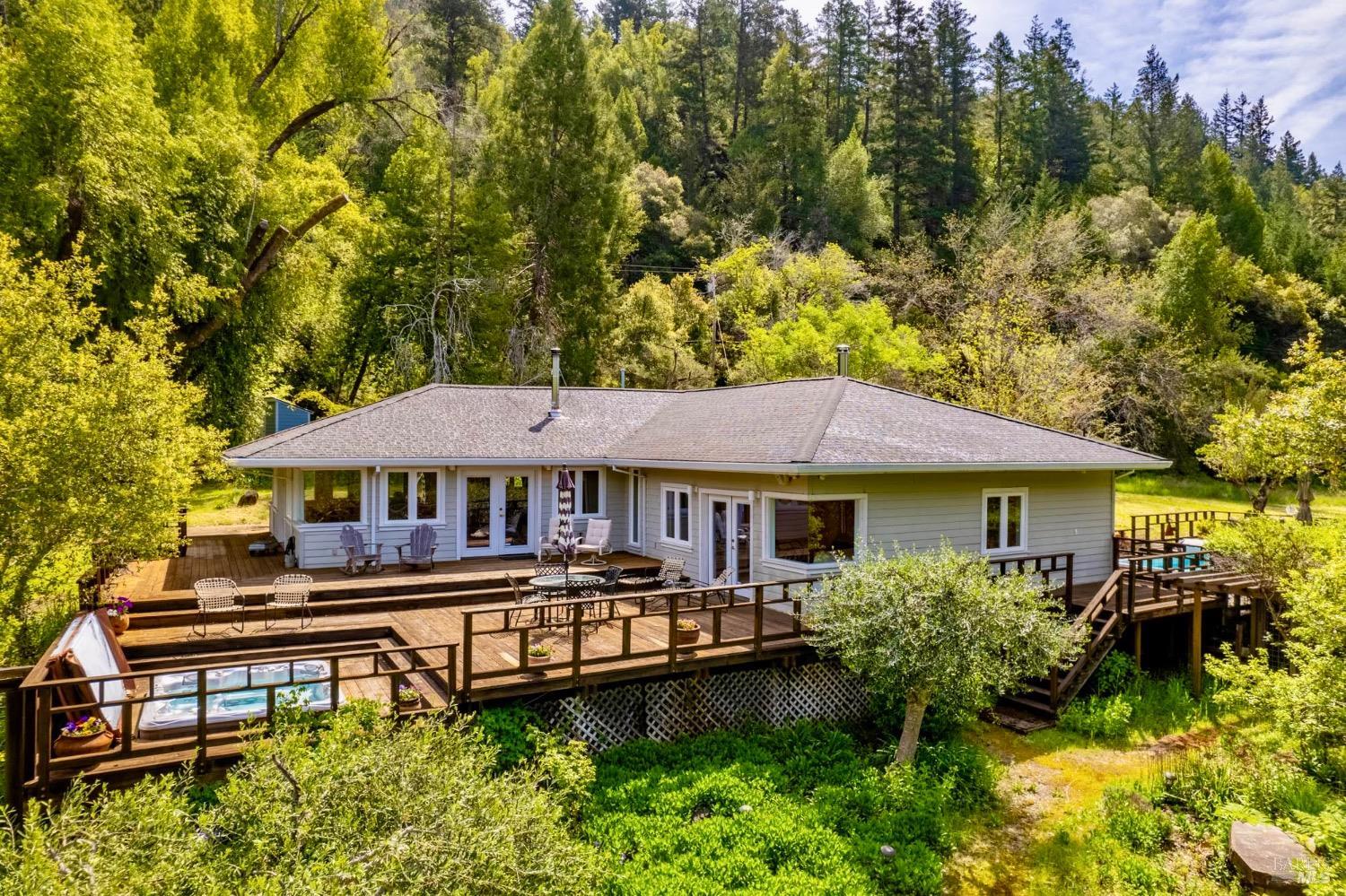 Detail Gallery Image 2 of 43 For 17555 Indian Creek Rd, Philo,  CA 95466 - 2 Beds | 2 Baths