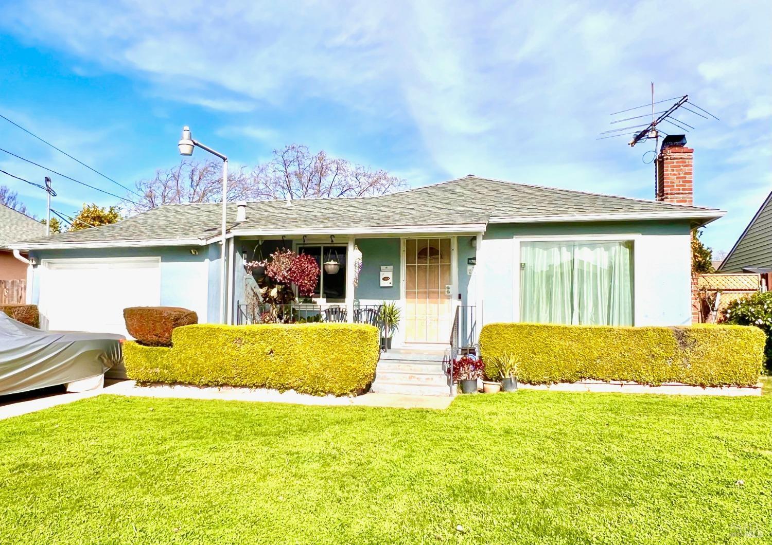 Detail Gallery Image 1 of 1 For 17004 via Media Unkn, San Lorenzo,  CA 94580 - 3 Beds | 1 Baths