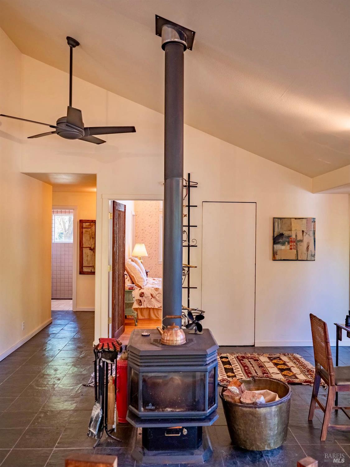 Detail Gallery Image 7 of 43 For 17555 Indian Creek Rd, Philo,  CA 95466 - 2 Beds | 2 Baths