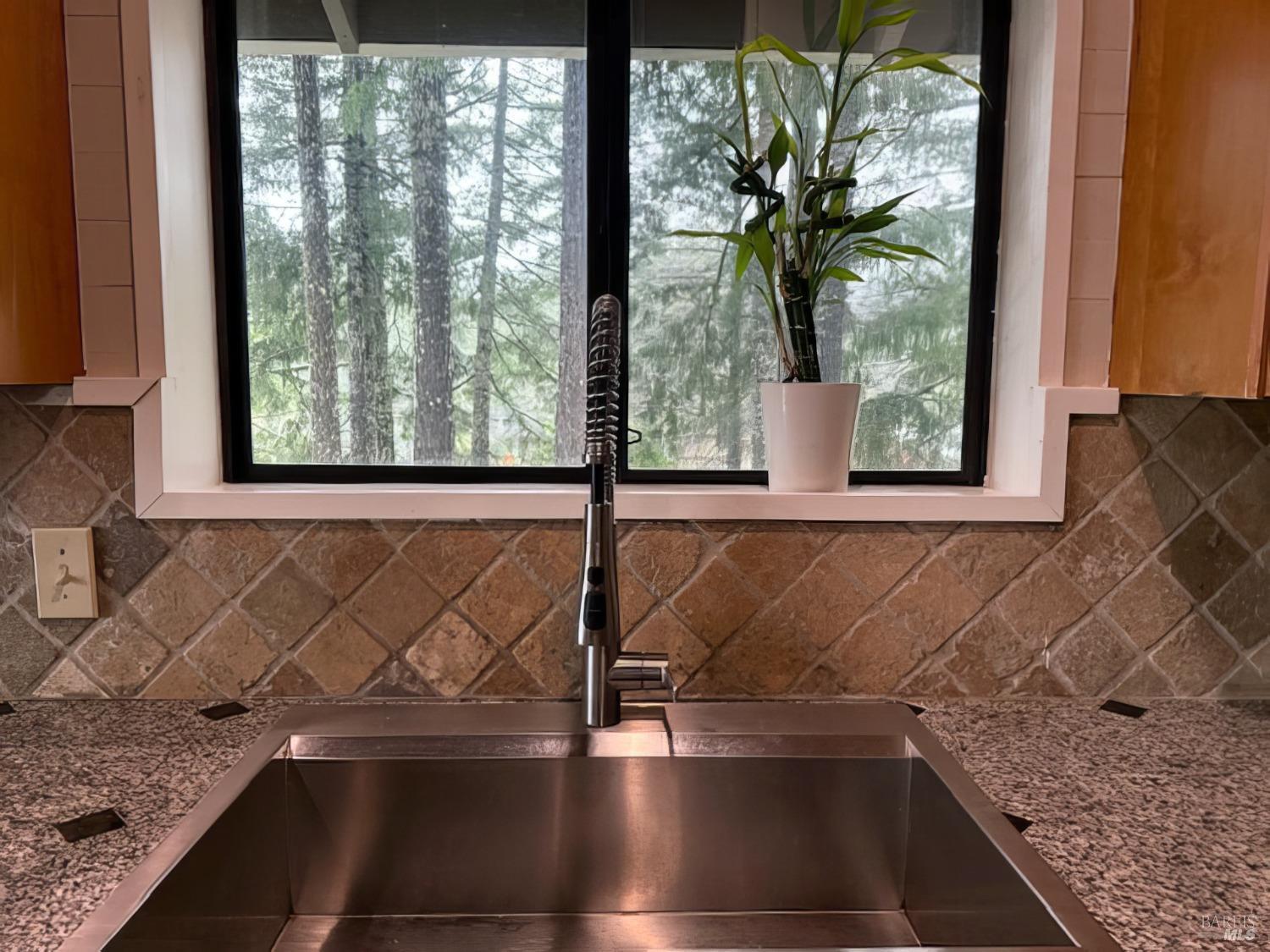 Detail Gallery Image 6 of 33 For 27620 Poppy Dr, Willits,  CA 95490 - 3 Beds | 2 Baths