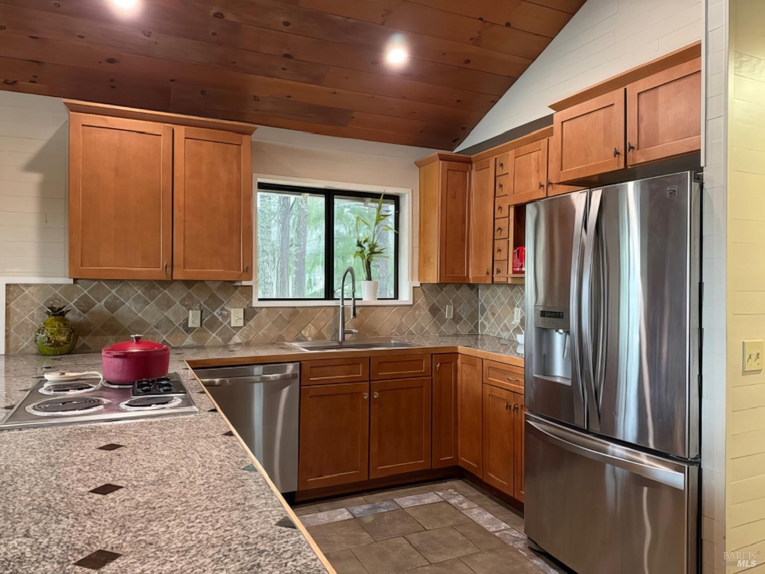 Detail Gallery Image 7 of 33 For 27620 Poppy Dr, Willits,  CA 95490 - 3 Beds | 2 Baths