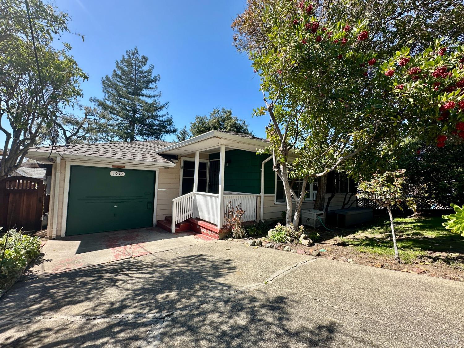 Detail Gallery Image 1 of 1 For 1939 Esperanza Dr, Concord,  CA 94519 - 3 Beds | 1 Baths