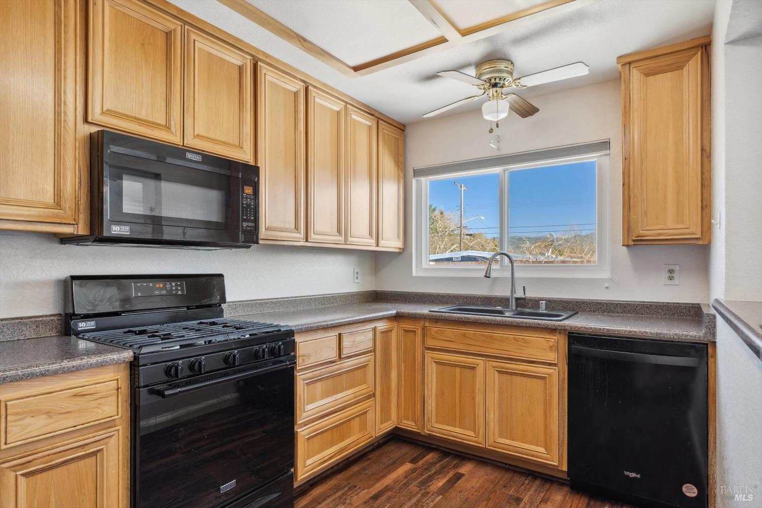Detail Gallery Image 10 of 24 For 1171 N Bush St, Ukiah,  CA 95482 - 4 Beds | 2/1 Baths