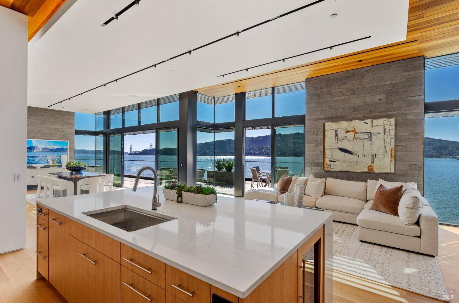 Detail Gallery Image 29 of 38 For 46 Cliff Rd, Belvedere,  CA 94920 - 4 Beds | 4/1 Baths