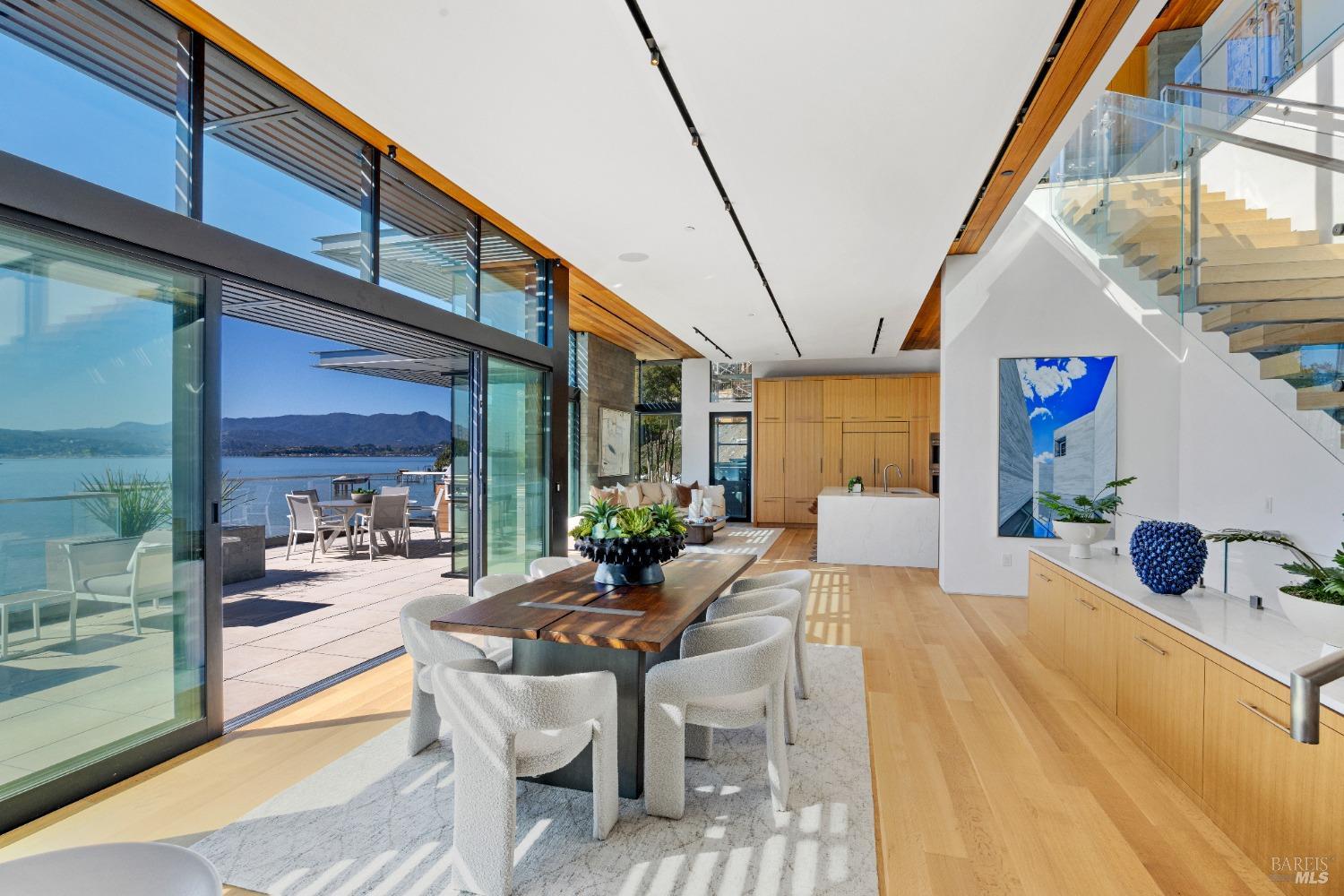 Detail Gallery Image 27 of 38 For 46 Cliff Rd, Belvedere,  CA 94920 - 4 Beds | 4/1 Baths