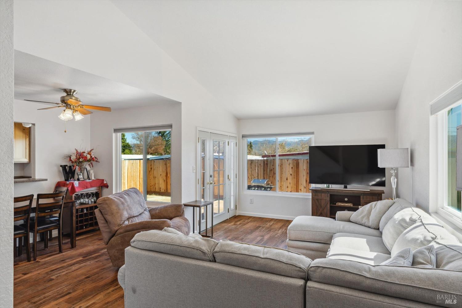 Detail Gallery Image 5 of 24 For 1171 N Bush St, Ukiah,  CA 95482 - 4 Beds | 2/1 Baths