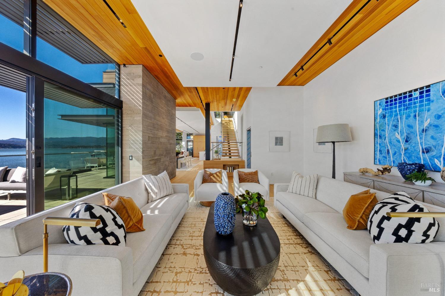 Detail Gallery Image 32 of 38 For 46 Cliff Rd, Belvedere,  CA 94920 - 4 Beds | 4/1 Baths