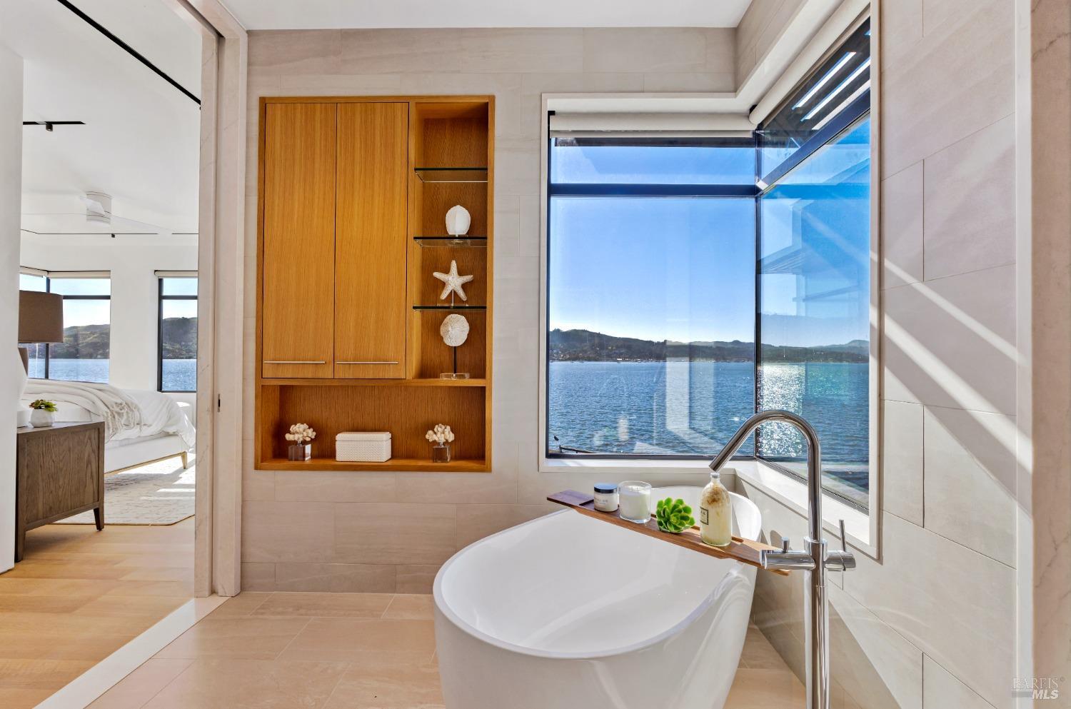 Detail Gallery Image 34 of 38 For 46 Cliff Rd, Belvedere,  CA 94920 - 4 Beds | 4/1 Baths