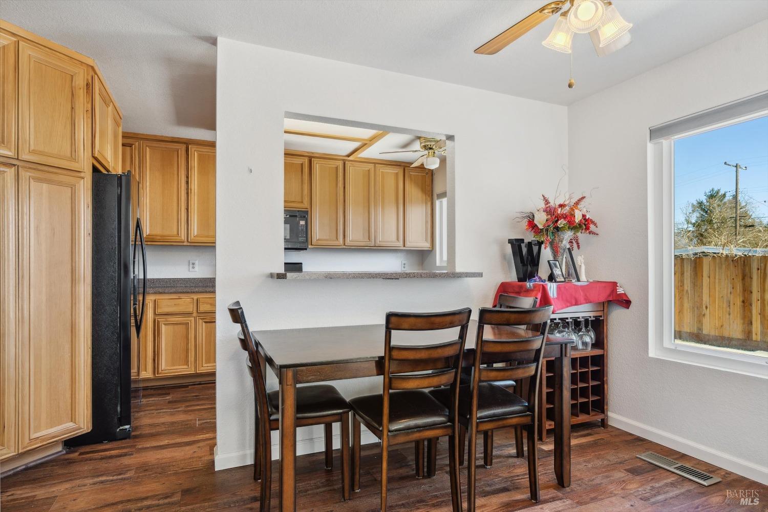 Detail Gallery Image 8 of 24 For 1171 N Bush St, Ukiah,  CA 95482 - 4 Beds | 2/1 Baths