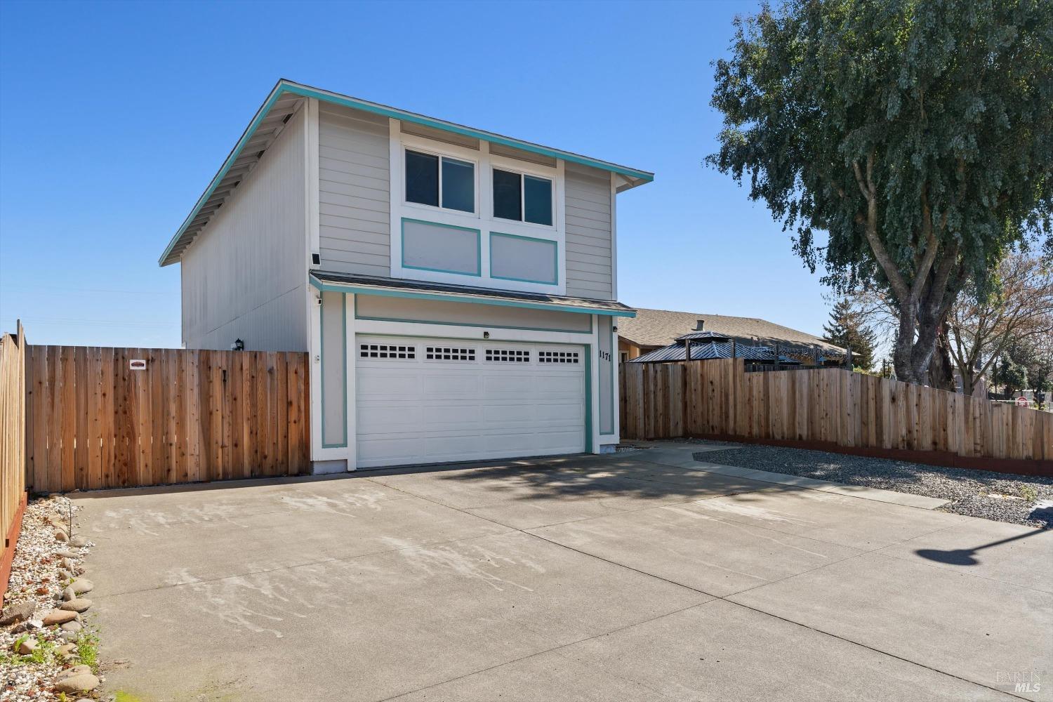 Detail Gallery Image 2 of 24 For 1171 N Bush St, Ukiah,  CA 95482 - 4 Beds | 2/1 Baths