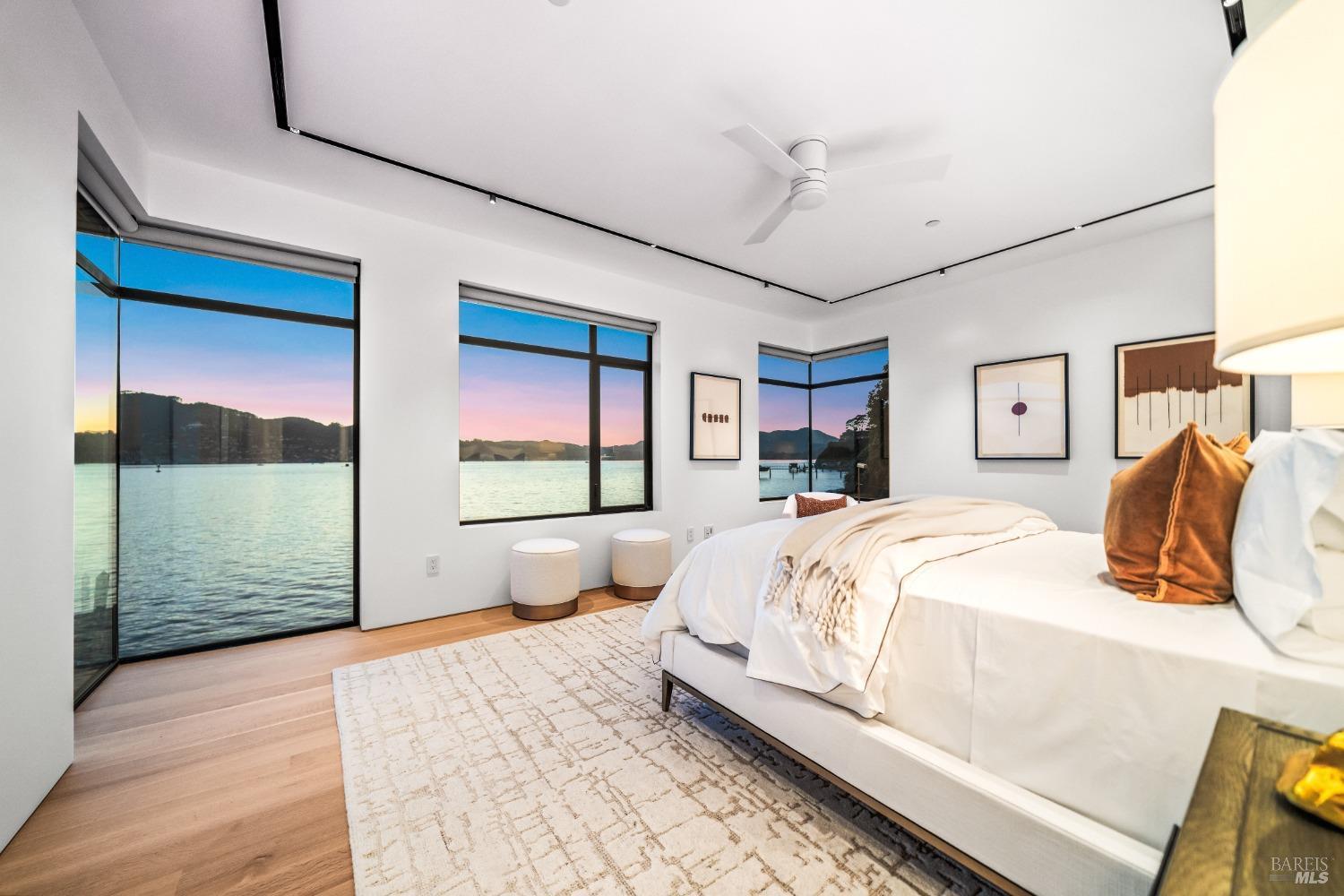 Detail Gallery Image 17 of 38 For 46 Cliff Rd, Belvedere,  CA 94920 - 4 Beds | 4/1 Baths