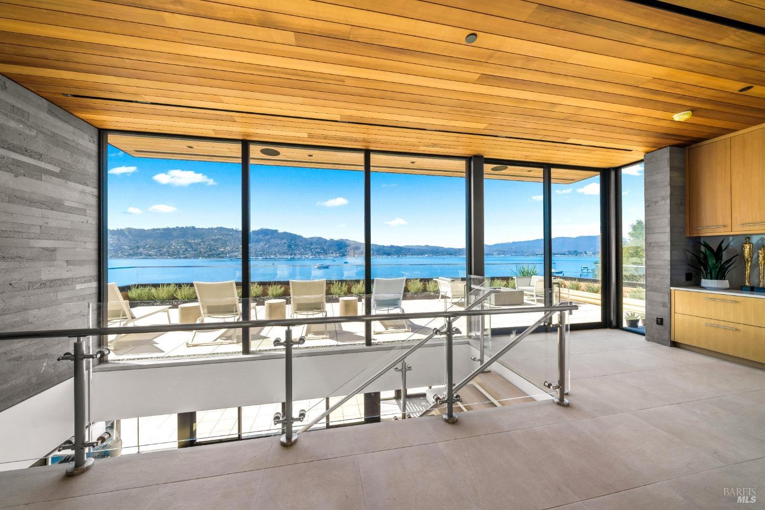 Detail Gallery Image 24 of 38 For 46 Cliff Rd, Belvedere,  CA 94920 - 4 Beds | 4/1 Baths