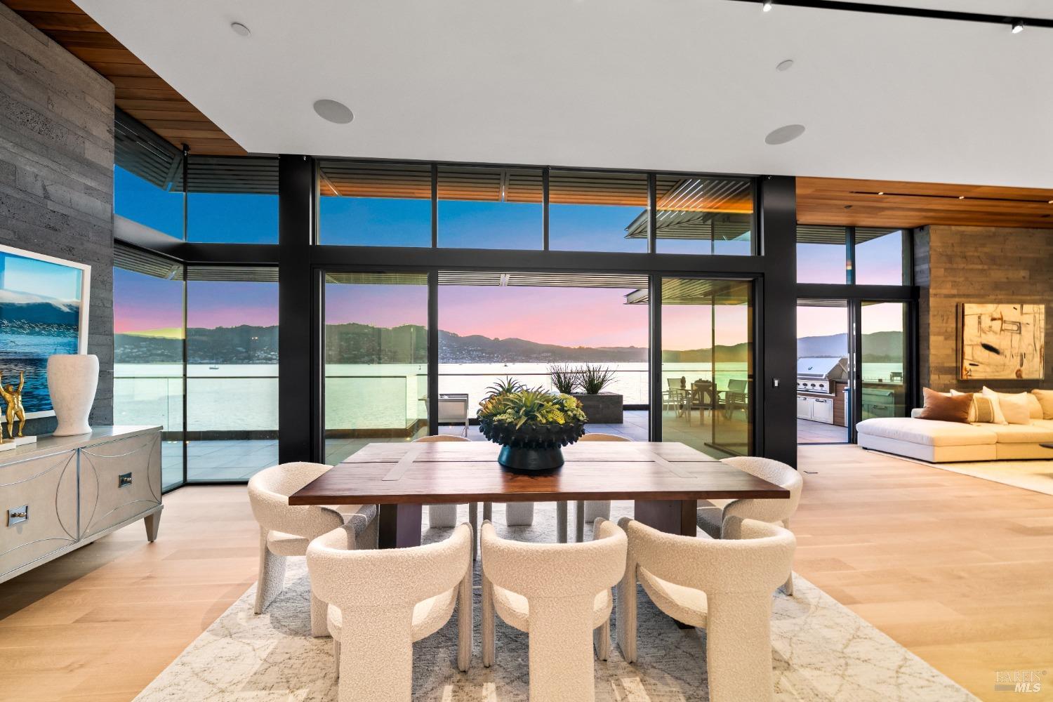 Detail Gallery Image 3 of 38 For 46 Cliff Rd, Belvedere,  CA 94920 - 4 Beds | 4/1 Baths