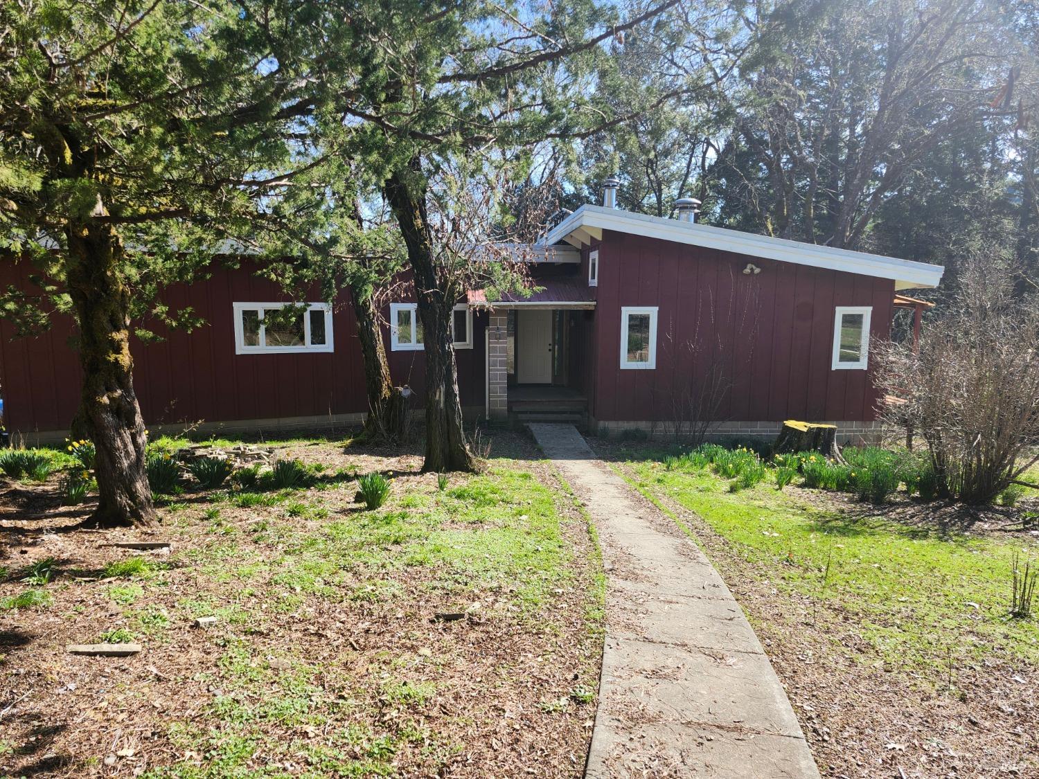 Detail Gallery Image 20 of 32 For 1075 Dutyville Rd, Garberville,  CA 95542 - 2 Beds | 2 Baths