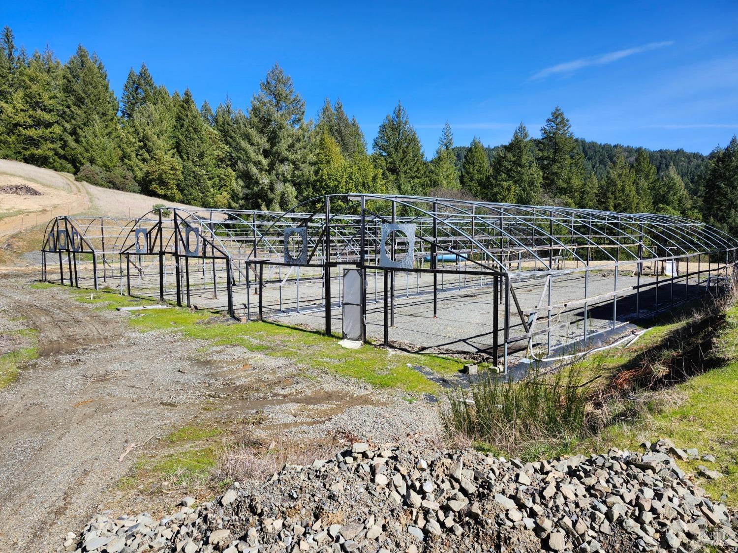 Detail Gallery Image 6 of 32 For 1075 Dutyville Rd, Garberville,  CA 95542 - 2 Beds | 2 Baths