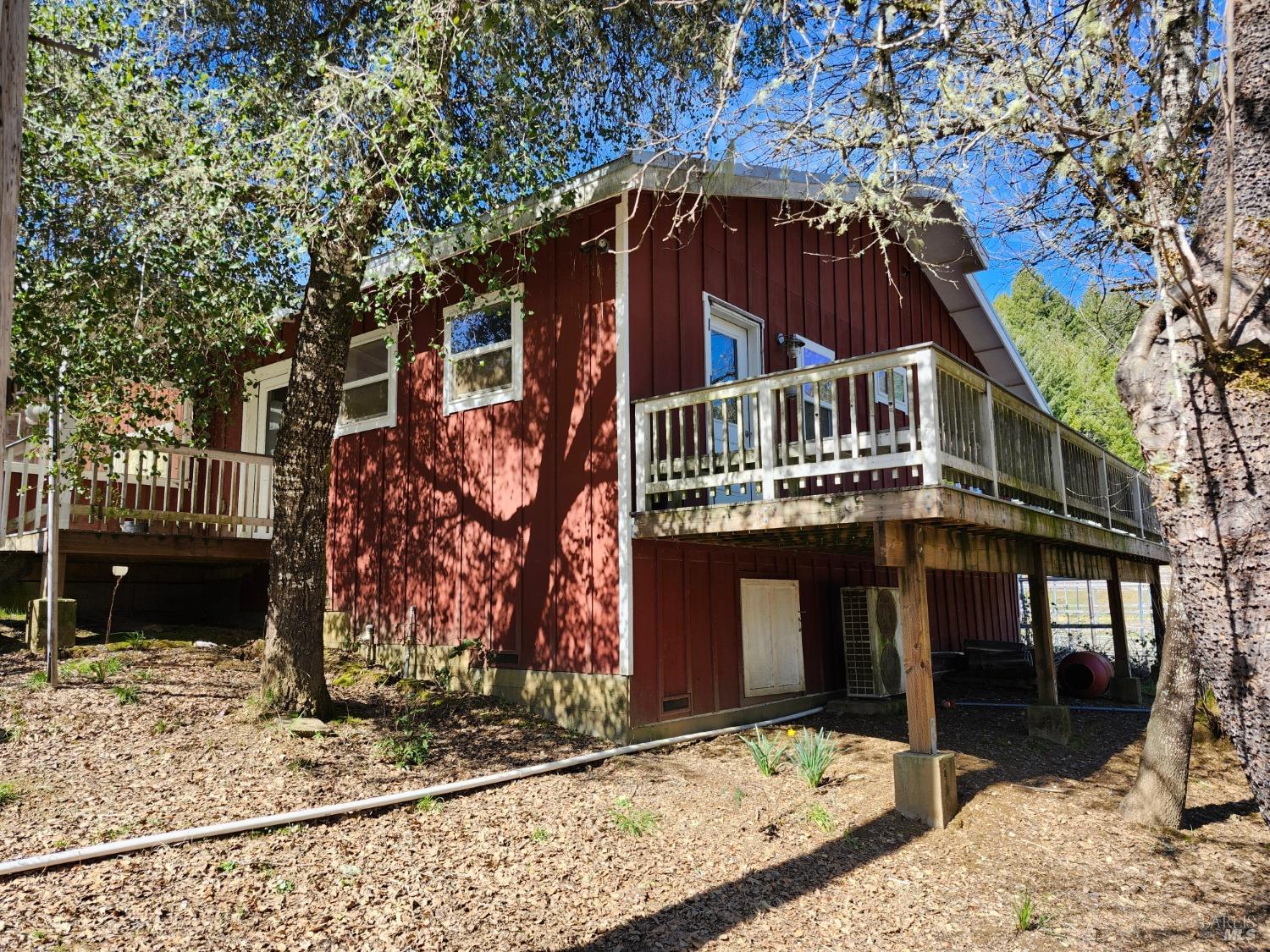 Detail Gallery Image 2 of 32 For 1075 Dutyville Rd, Garberville,  CA 95542 - 2 Beds | 2 Baths