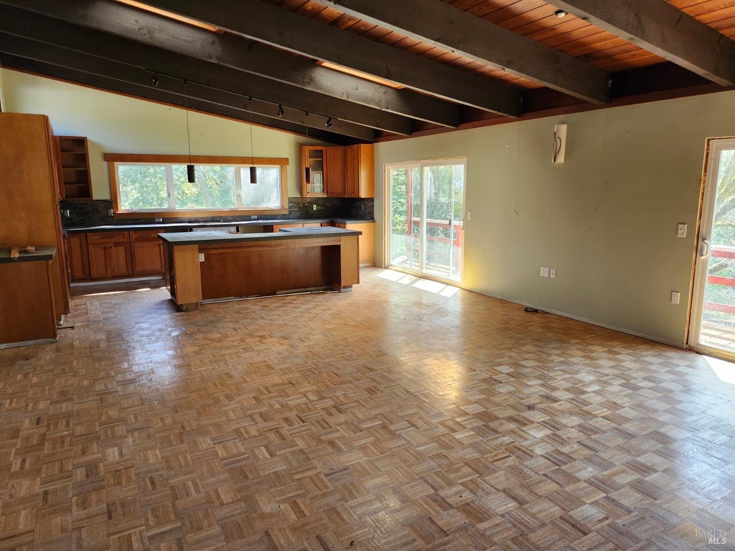 Detail Gallery Image 7 of 32 For 1075 Dutyville Rd, Garberville,  CA 95542 - 2 Beds | 2 Baths