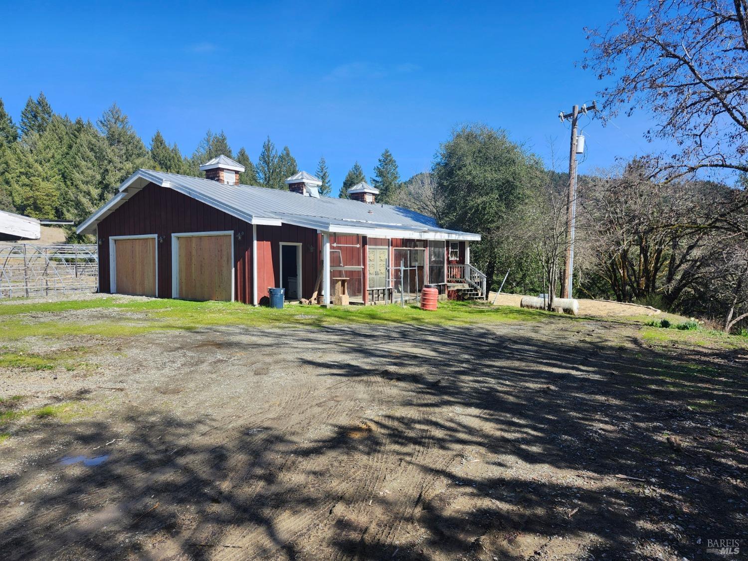 Detail Gallery Image 3 of 32 For 1075 Dutyville Rd, Garberville,  CA 95542 - 2 Beds | 2 Baths