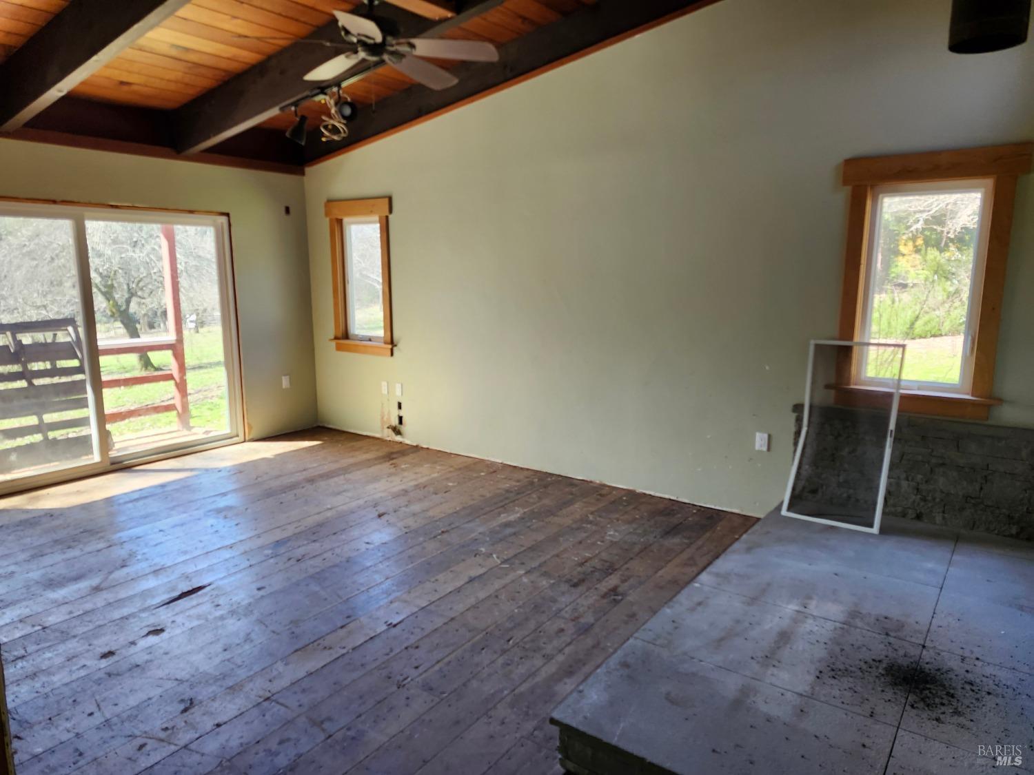 Detail Gallery Image 10 of 32 For 1075 Dutyville Rd, Garberville,  CA 95542 - 2 Beds | 2 Baths