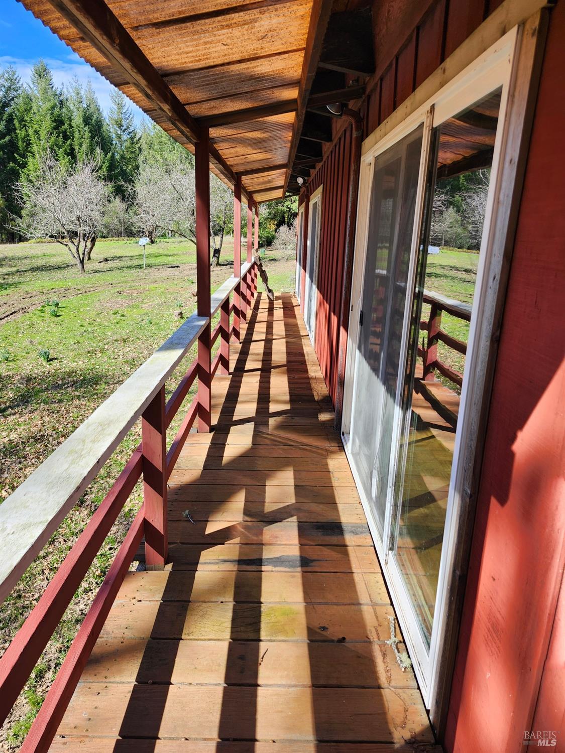 Detail Gallery Image 13 of 32 For 1075 Dutyville Rd, Garberville,  CA 95542 - 2 Beds | 2 Baths