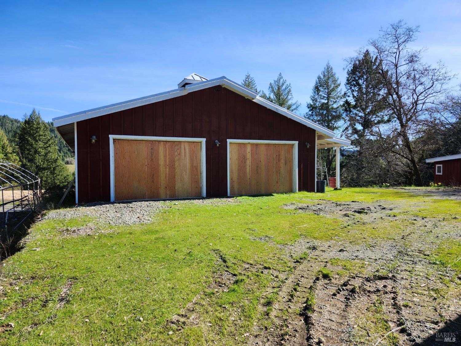 Detail Gallery Image 4 of 32 For 1075 Dutyville Rd, Garberville,  CA 95542 - 2 Beds | 2 Baths