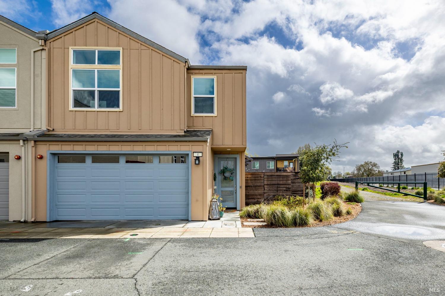 Detail Gallery Image 1 of 1 For 4 Birch Haven Way, Santa Rosa,  CA 95407 - 3 Beds | 2/1 Baths
