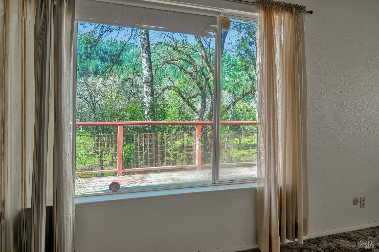 Detail Gallery Image 15 of 45 For 16345 Tee Rd, Cobb,  CA 95426 - 2 Beds | 2/1 Baths