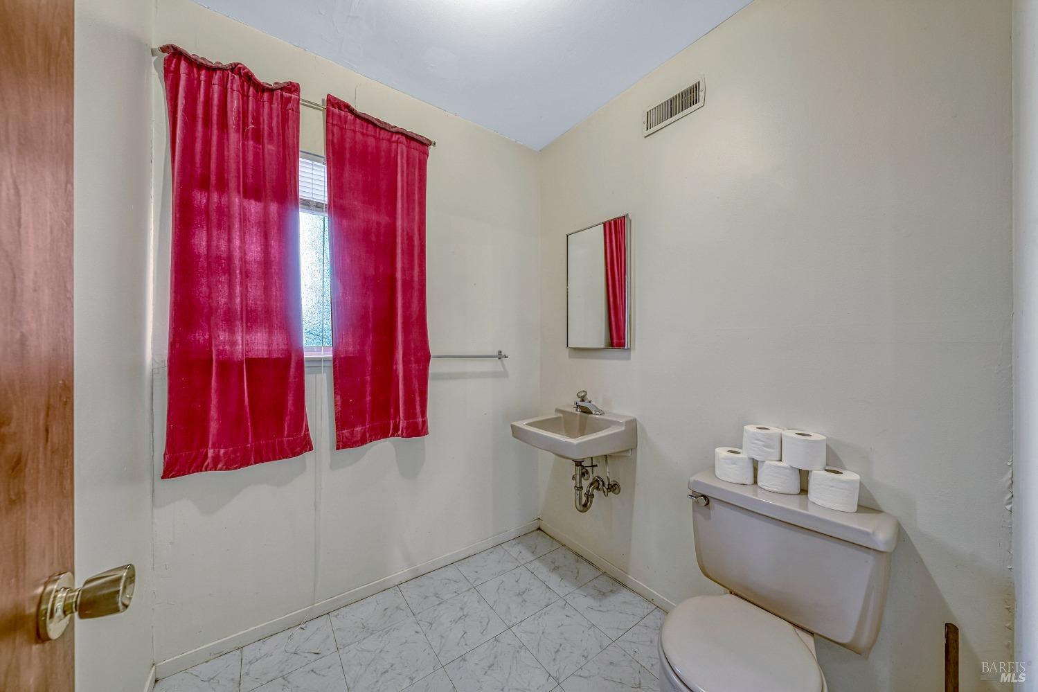 Detail Gallery Image 30 of 45 For 16345 Tee Rd, Cobb,  CA 95426 - 2 Beds | 2/1 Baths