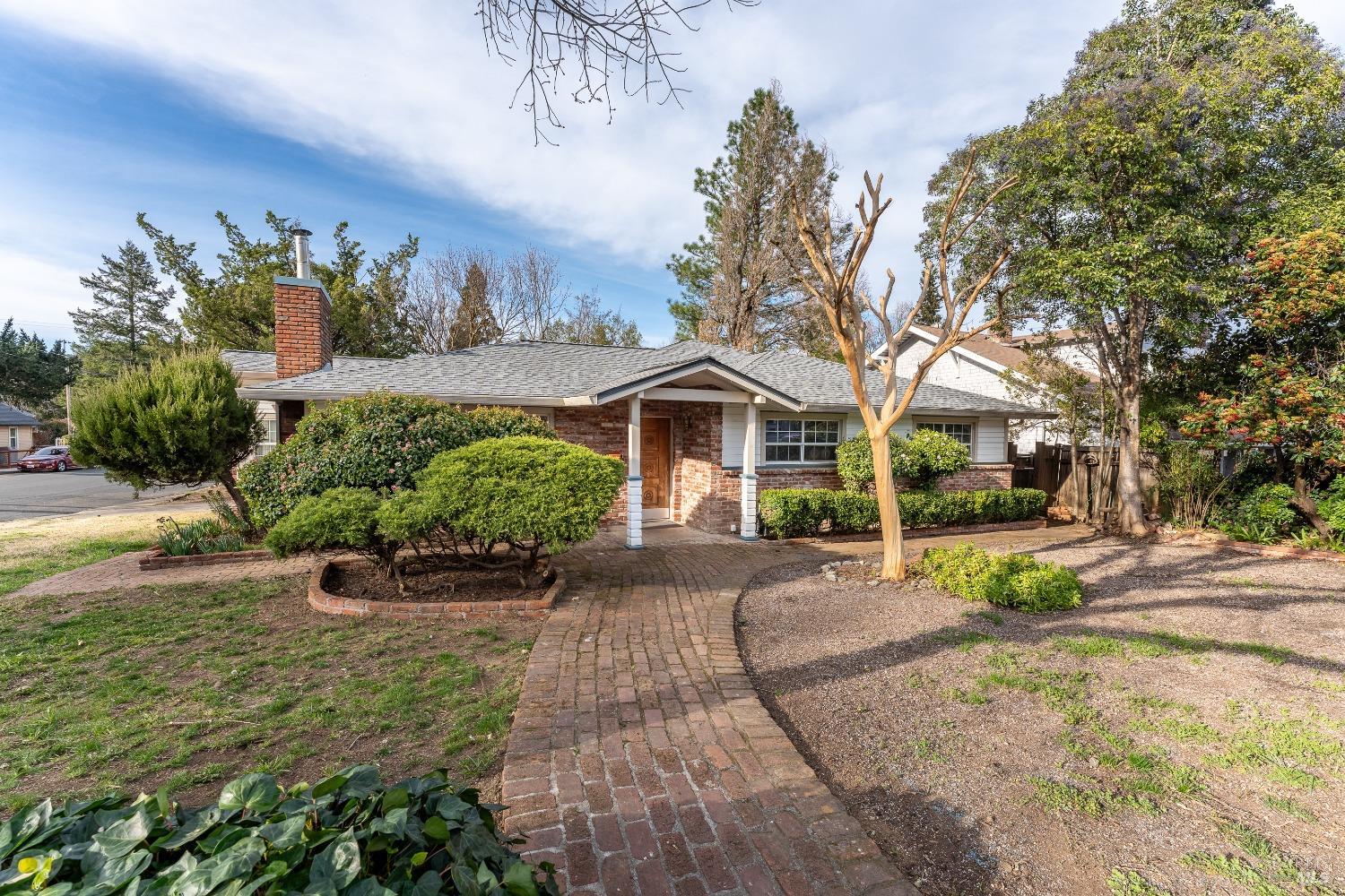 Detail Gallery Image 1 of 1 For 1190 W Perkins St, Ukiah,  CA 95482 - 3 Beds | 2 Baths