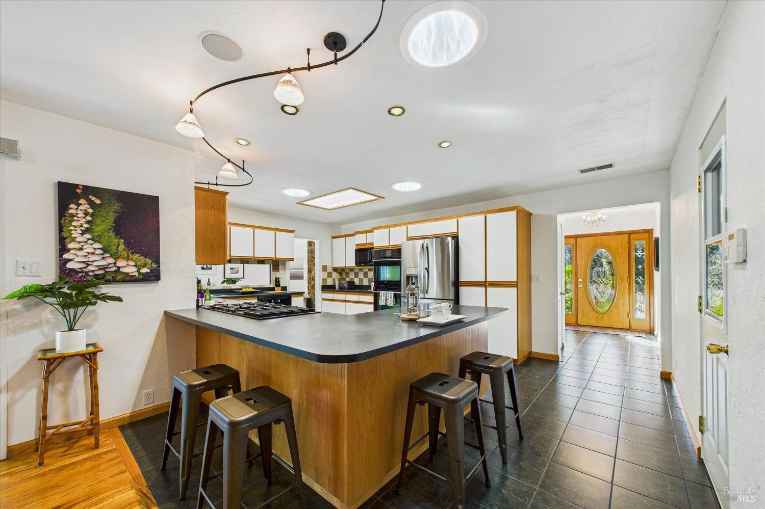 Detail Gallery Image 10 of 27 For 3123 W St, Eureka,  CA 95503 - 3 Beds | 2 Baths